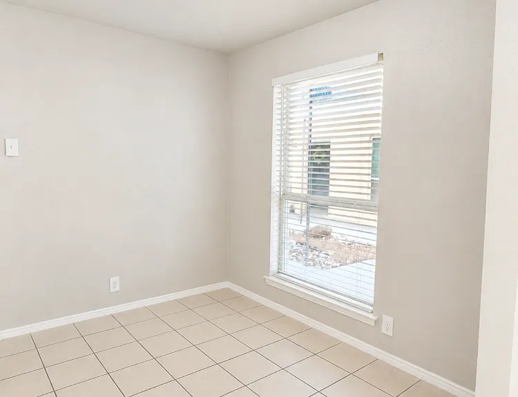2434 Louise St #1 — Photo 3