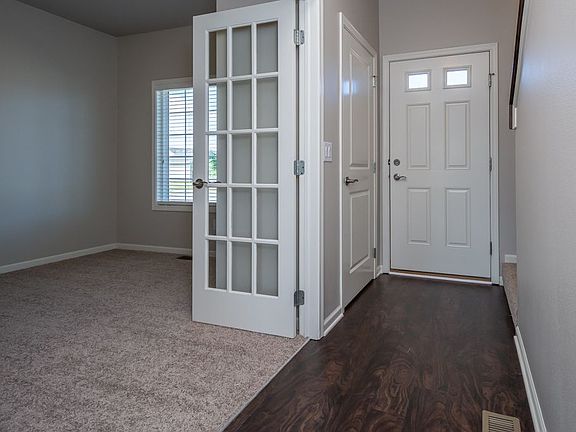 5th image of 4703 NE Briarwood Dr
