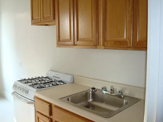 Rented by Realty 2000 Corp | media 15