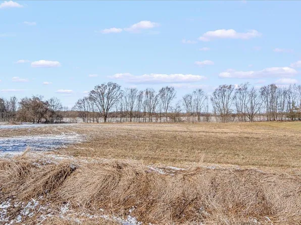 5723 Leversee Rd, Cedar Falls, IA 50613