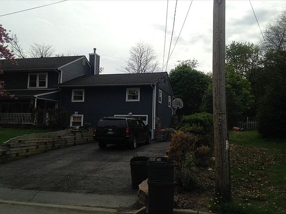 3rd image of 11 Saint Anne Dr