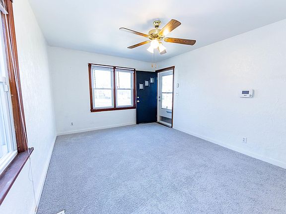 3rd image of 1126 W Thrush Ave