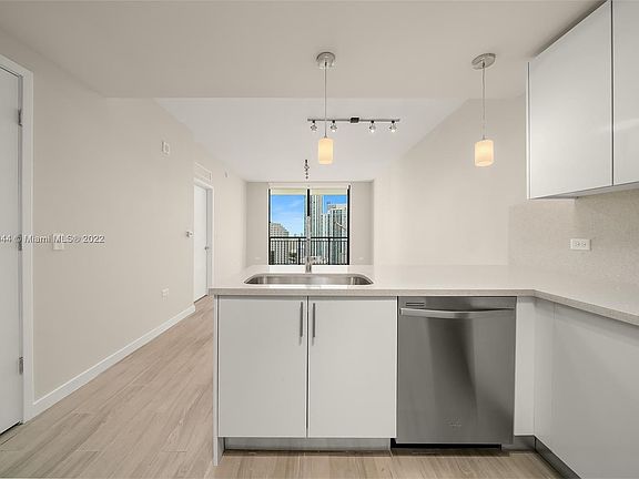 5th image of 999 SW 1st Ave APT 3010