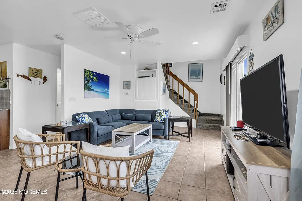 3 bed, $2,100 — Photo 1