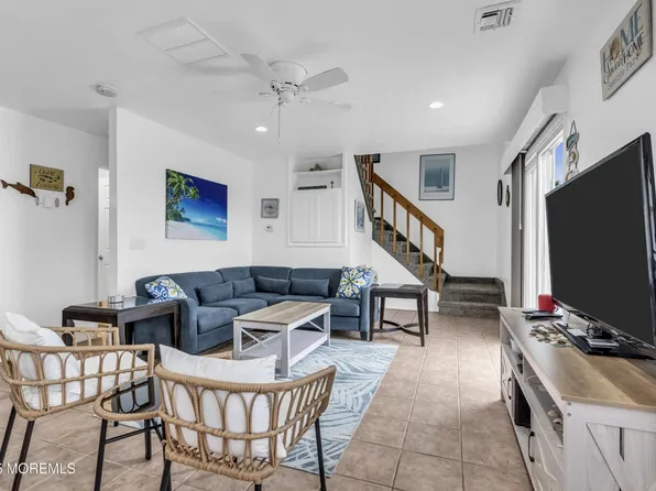 70 K St #1, Seaside Park, NJ 08752