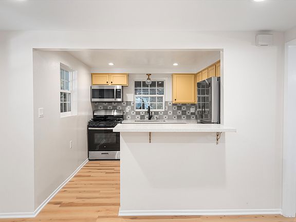 4th image of 487 Sturtevant Dr