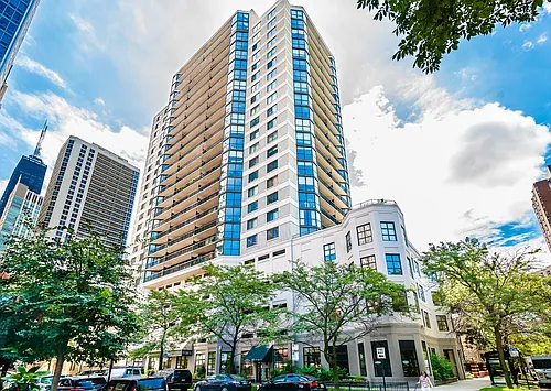 33 W Delaware Pl #20E Photo 1