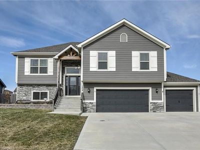 1408 NE 182nd St, Smithville, MO, 64089