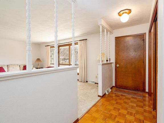 3rd image of 50 Fairway Pl