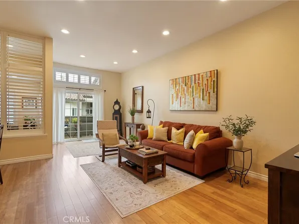 6 Brownfield Ln, Pomona, CA 91766