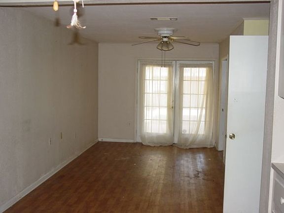 4th image of 425 W Augusta Ave