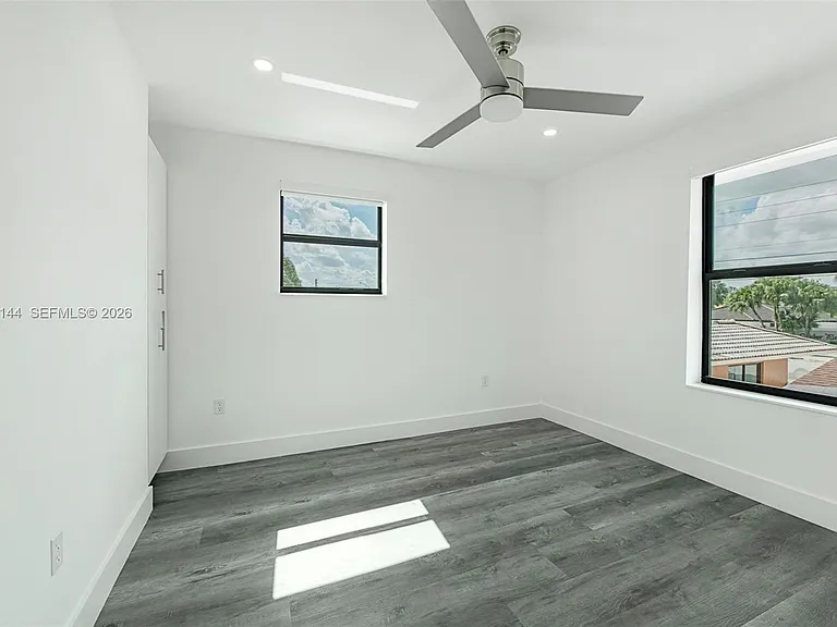 10370 SW 24th St — Photo 4