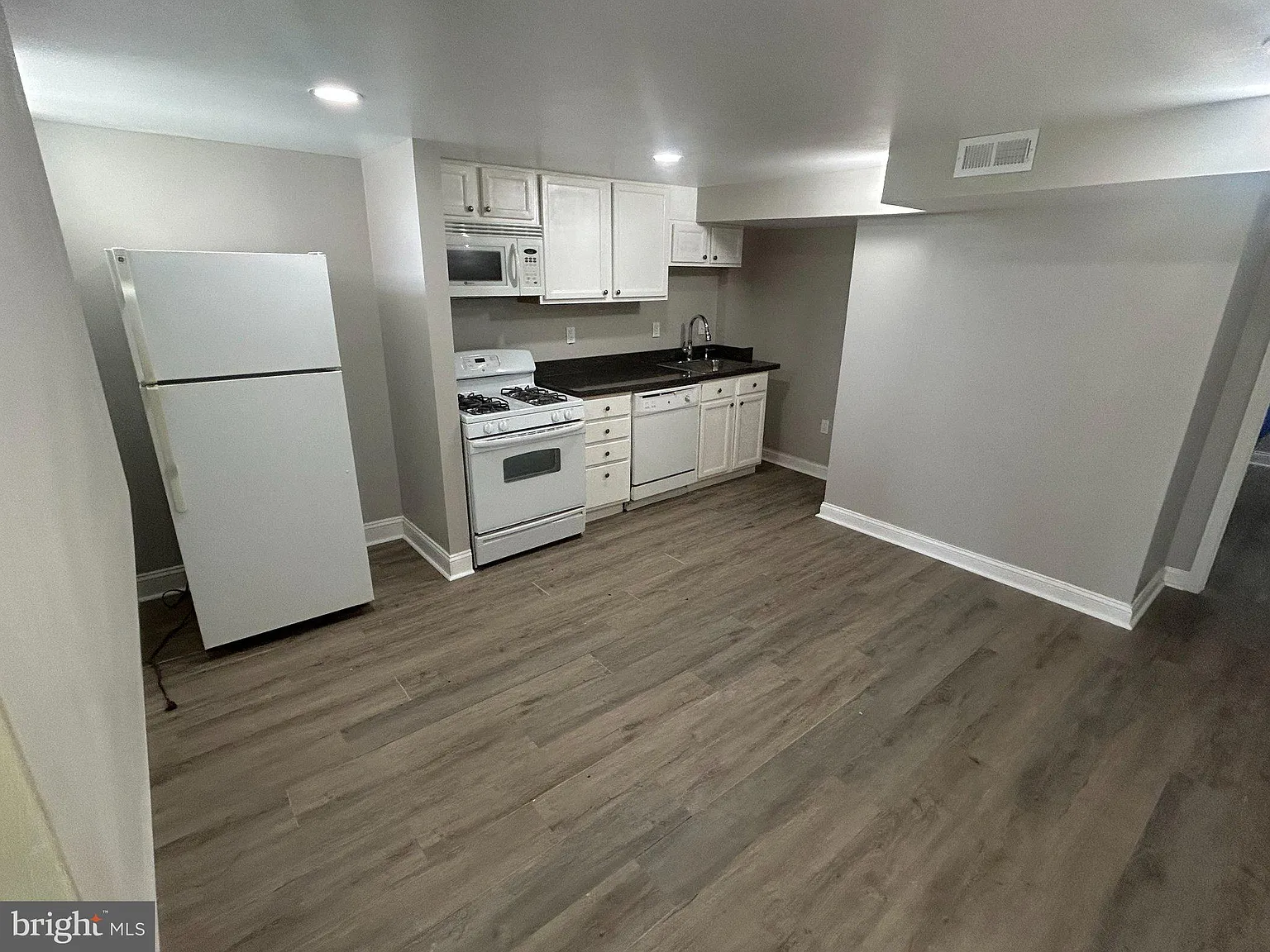 1 bed, 1.0 bath, 1140 sqft, $1,450 — Photo 2