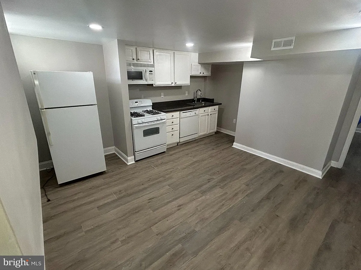 Building Photo - 5839 Benton Heights Ave #1