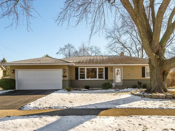 811 Westgate Dr, Aurora, IL 60506