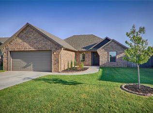 10721 SW 36th St, Yukon, OK 73099