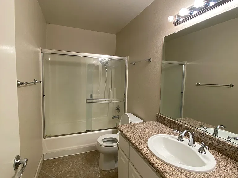 2915 N Texas St #220 — Photo 6