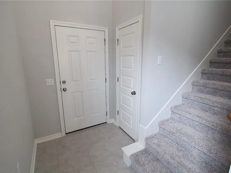 1320 Ambler Dr — Photo 3