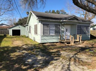 5241 25th St, Groves, TX 77619