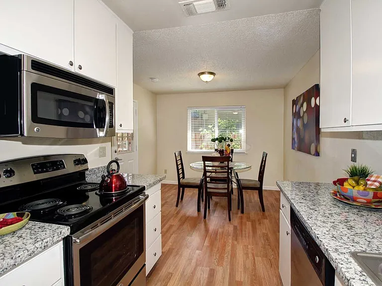 Auburn Village — Photo 12