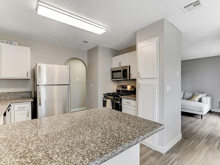 Talesai Apartments — Photo 9