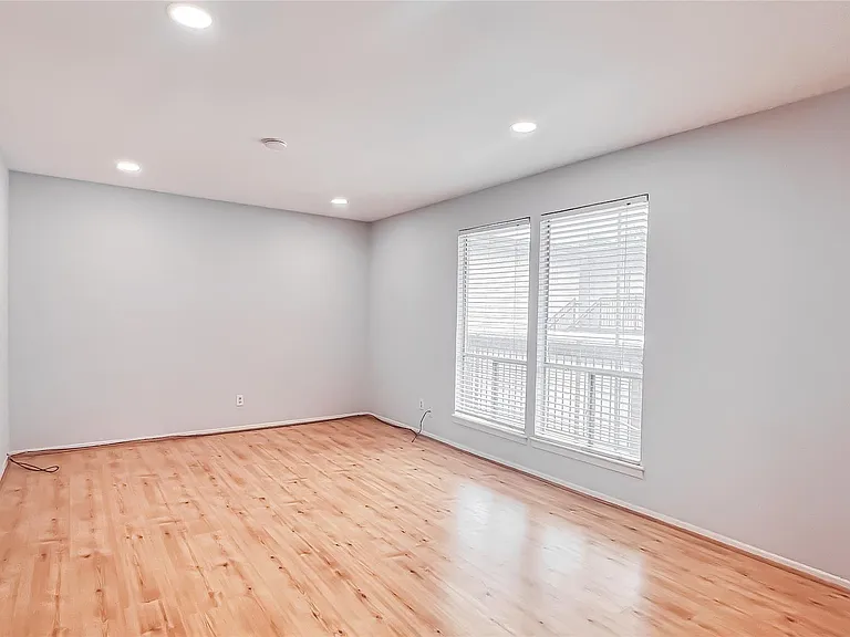 2515 Shakespeare St #4 — Photo 4