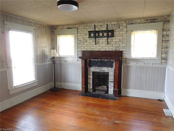 4th image of 3303 N Church St