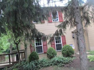 14 Woodsview Ln, Sharonville, OH 45241