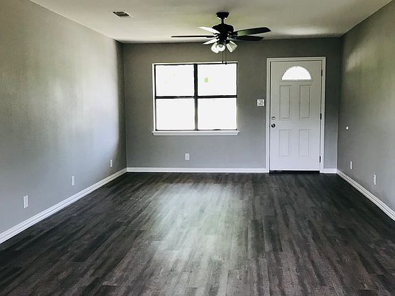 4th image of 3928 Country Side Dr