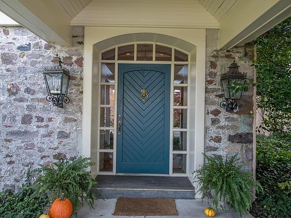 4th image of 105 Country Ln