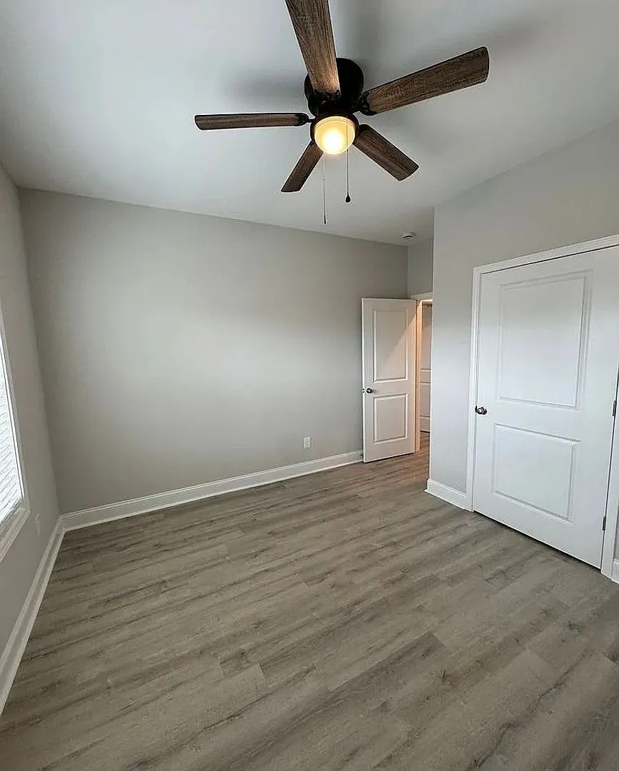 308 Hillview Dr — Photo 4