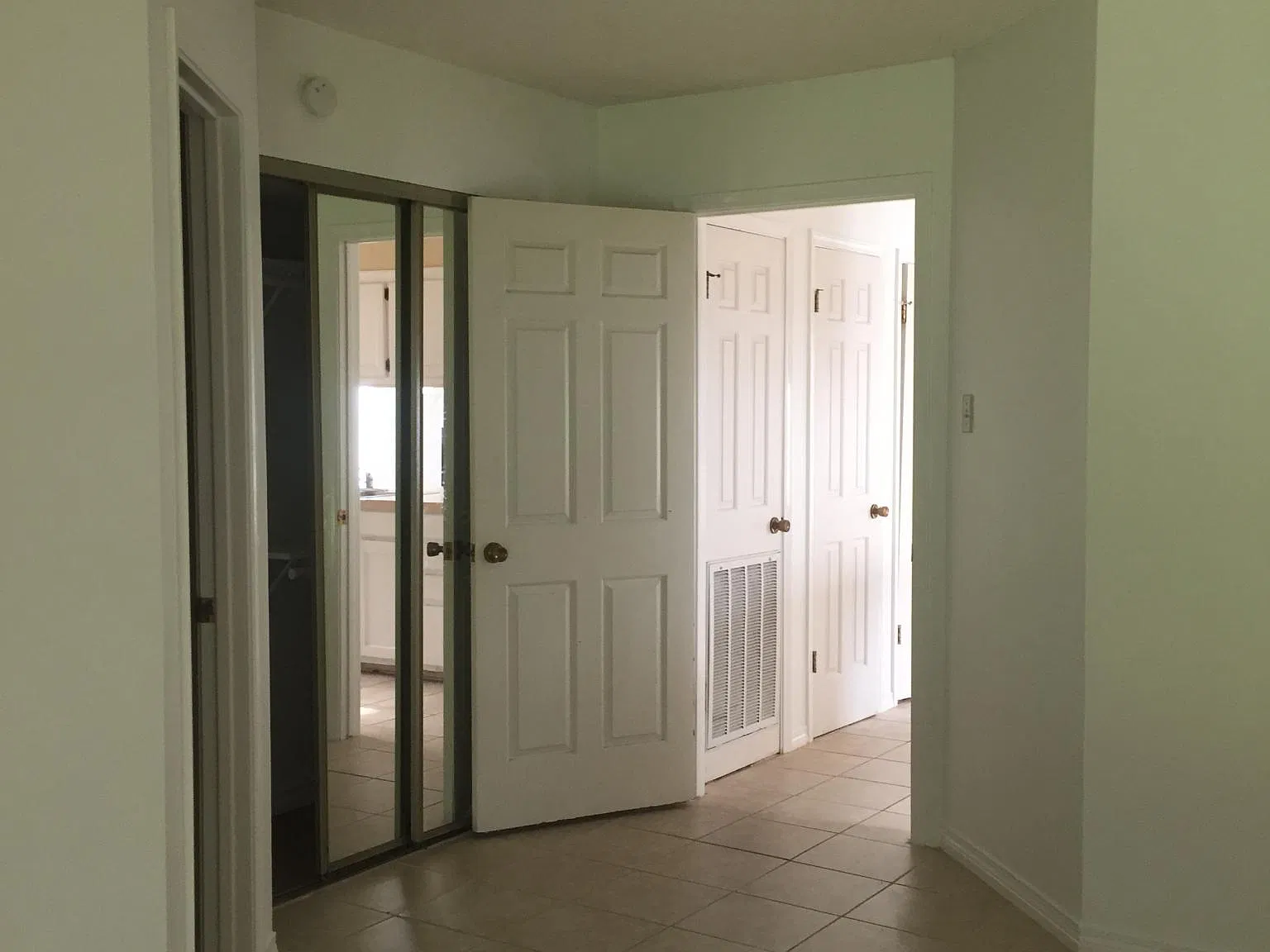 1708 Broadway Ave — Photo 4