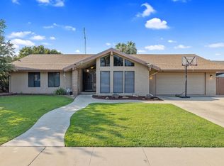 1156 E Millwood Dr, Dinuba, CA 93618