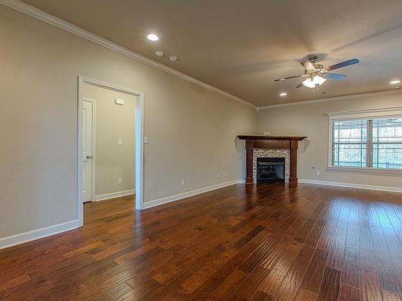 4th image of 2120 Airborn Dr