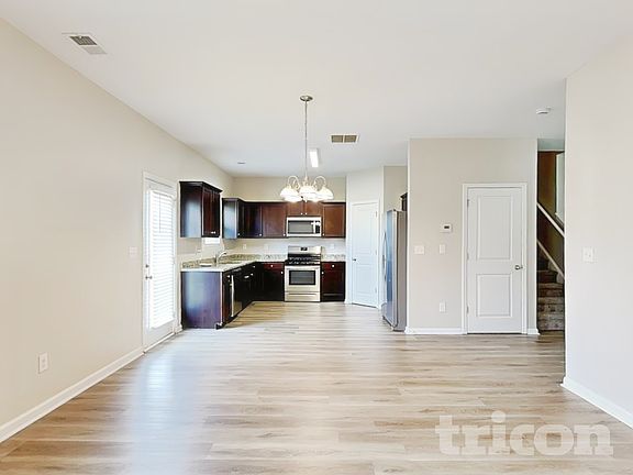 3rd image of 646 Nonsuch Way