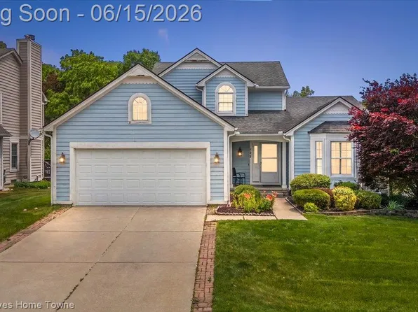 899 Hathaway Dr, Auburn Hills, MI 48326