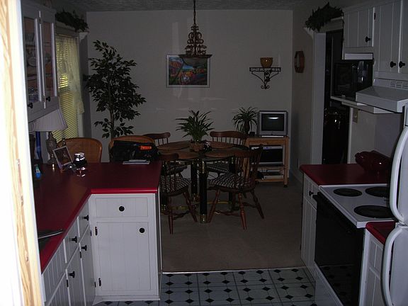 Kitchen & Dinnig area