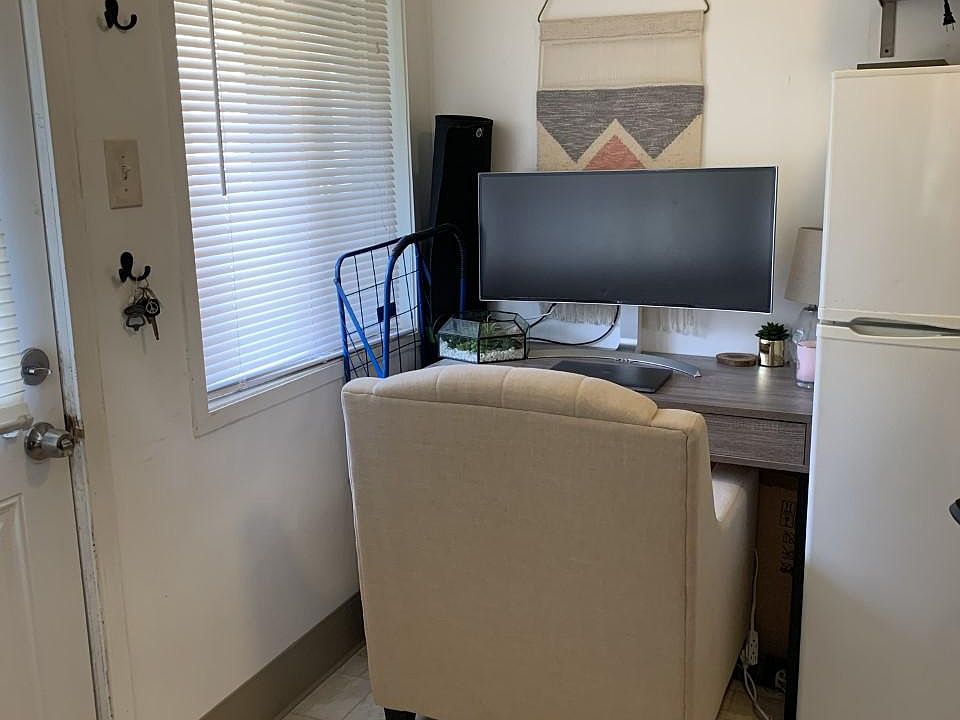2nd image of 2669 Lombard St #3