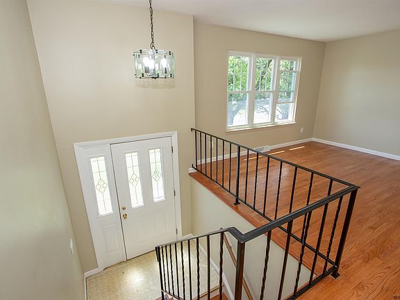 4th image of 48 Meadowlark Dr