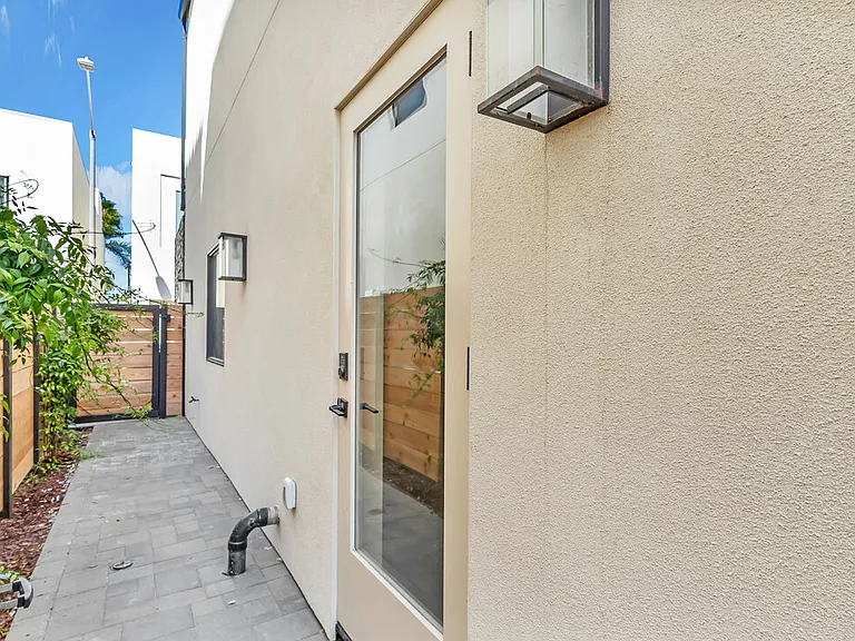 806 N Cleveland St #2 — Photo 38