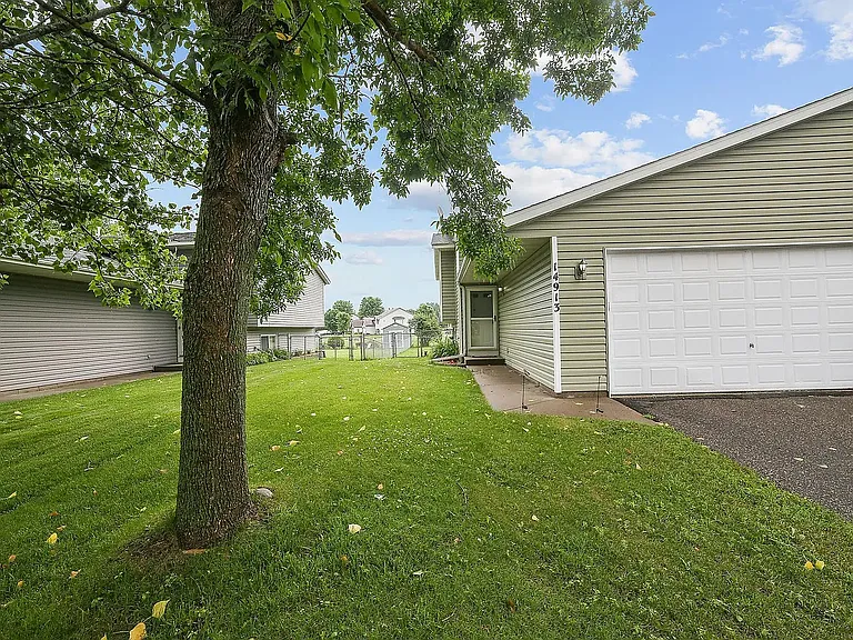 14913 Glenbrook Ave N — Photo 1