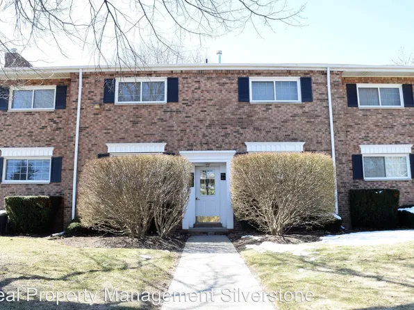 651 E Fox Hills Dr #1, Bloomfield Hills, MI 48304