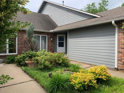 2216 Greenbrier Dr, Lawrence, KS, 66047