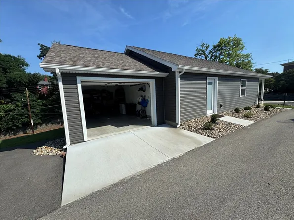 1100 8th Ave, New Brighton, PA 15066