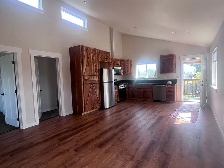 1809 Caroline Ave — Photo 3