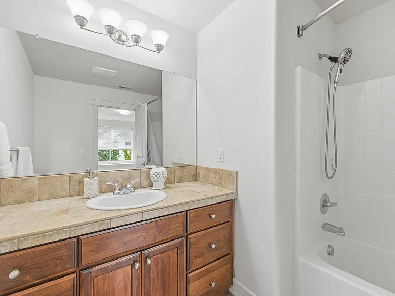 10565 NE Avery Way — Photo 11