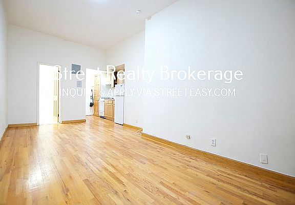 4th image of 255 W 75th St APT 4D