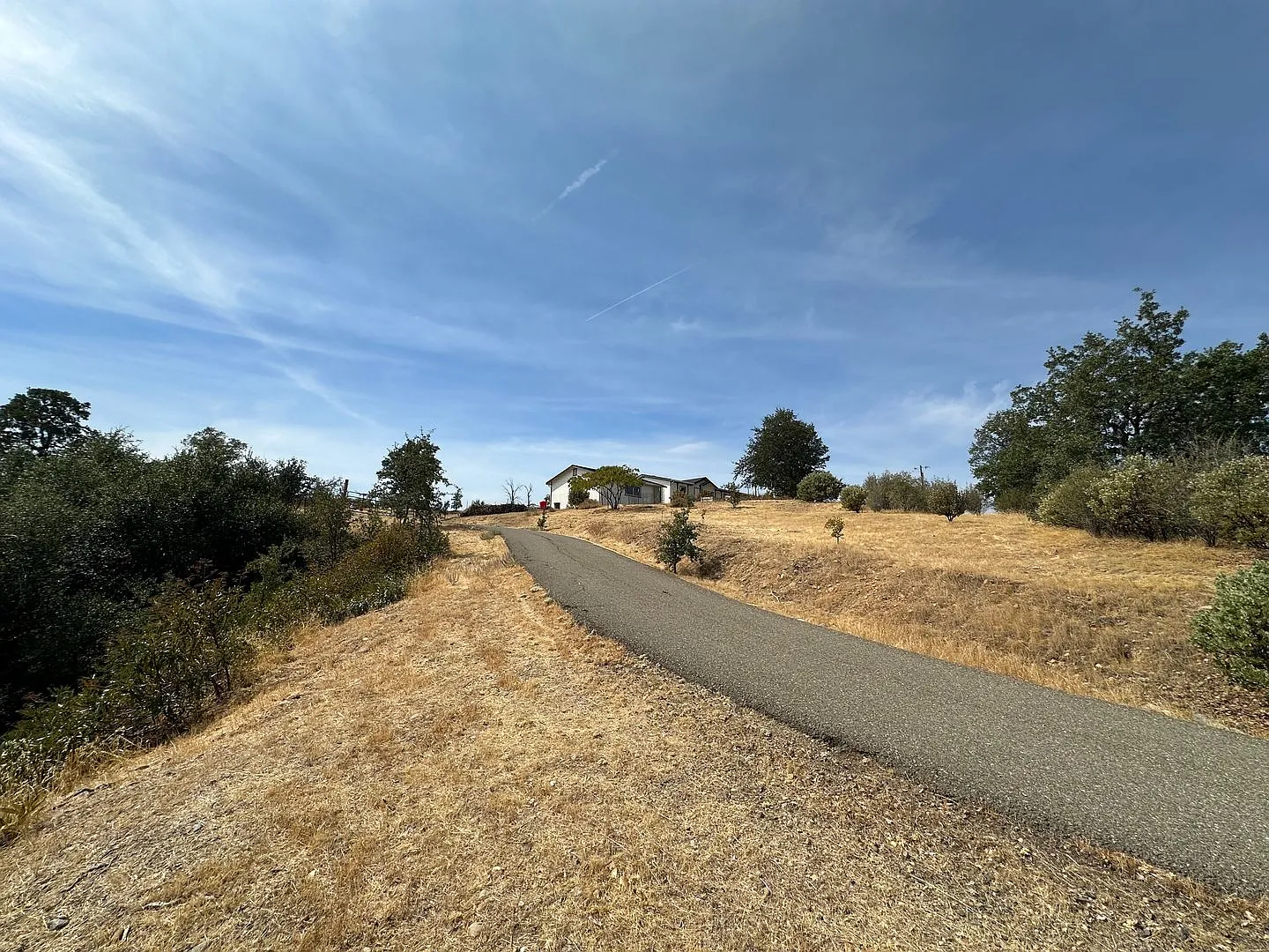Private Country Retreat on 5 Acres Modern Upgrades, Peaceful Setting — Photo 4