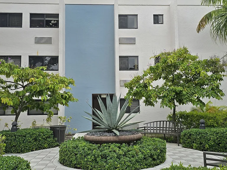 Las Palmas Senior Community — Photo 6