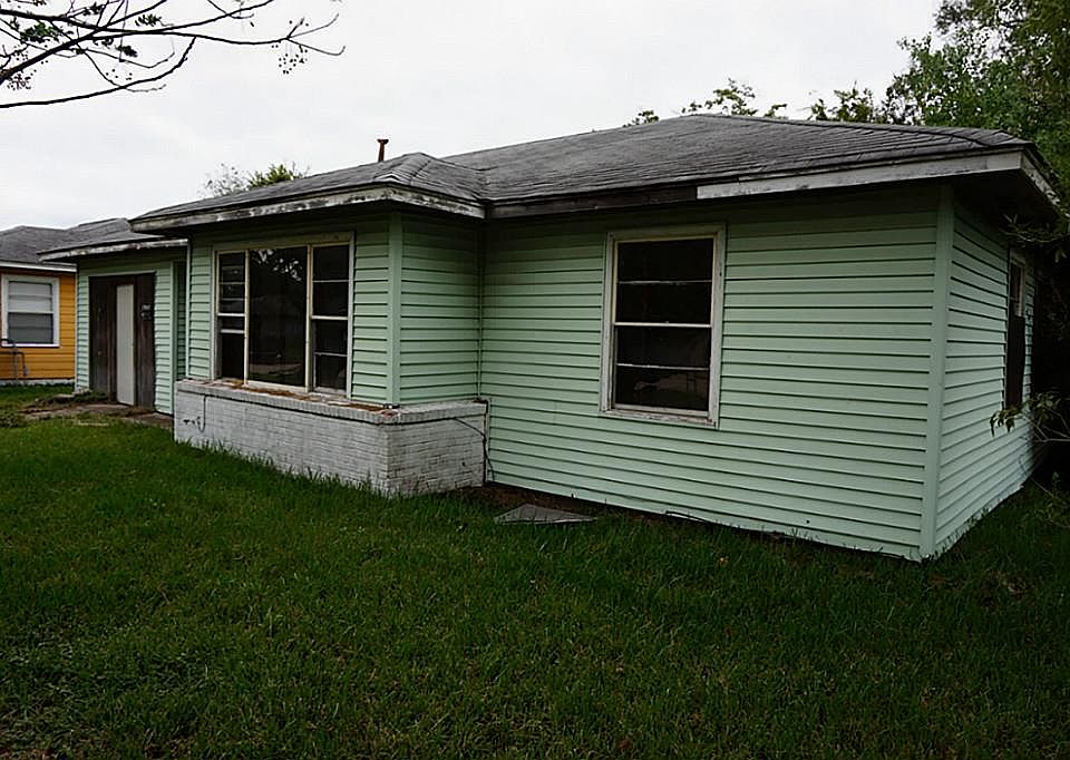 1st image of 1906 W Gulf St